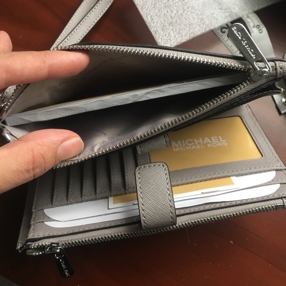 New Michael Kors Large Double Zipper wallet - Picture 5 of 7